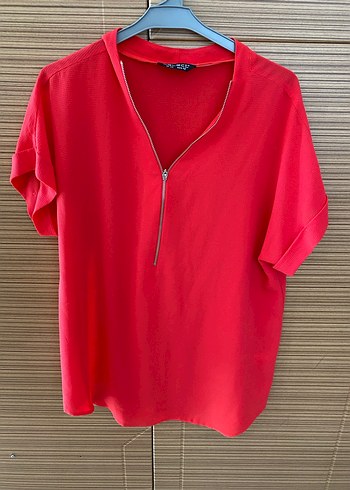 Kısa Kollu Fermuarlı V Yaka Bluz - Görsel 2