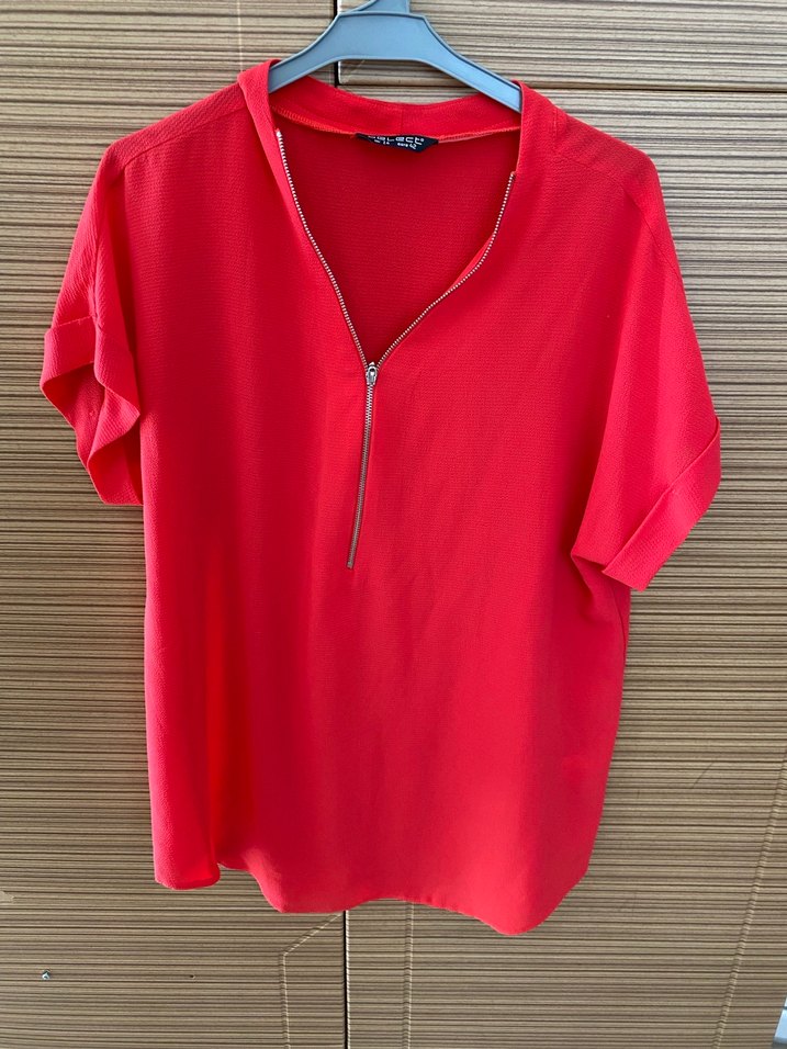 Kısa Kollu Fermuarlı V Yaka Bluz - Görsel 2