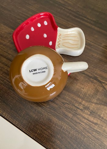 LCW Kırmızı Mantar Detaylı Seramik Fincan ve Tabak - Görsel 2