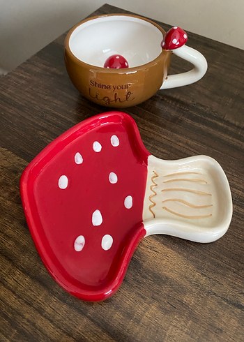 LCW Kırmızı Mantar Detaylı Seramik Fincan ve Tabak - Görsel 3