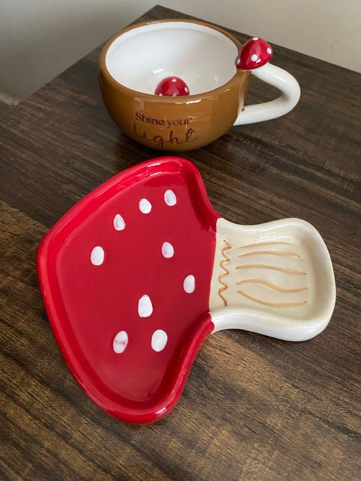 LCW Kırmızı Mantar Detaylı Seramik Fincan ve Tabak - Görsel 3