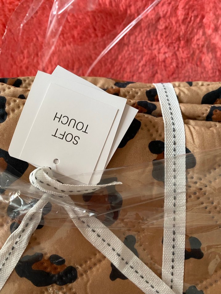 Kahverengi leopar desenli Yatak Örtüsü - Görsel 4