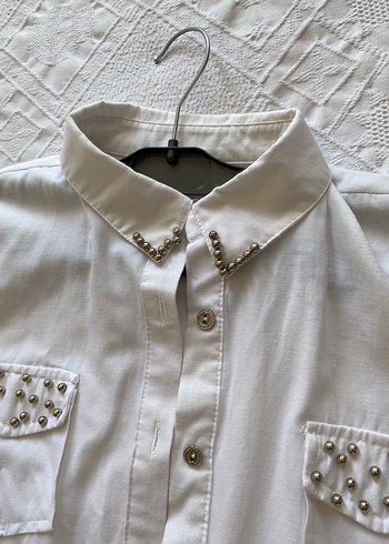 Düğmeli Beyaz uzun gömlek - Görsel 4