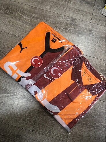 2 tane Galatasaray Forma