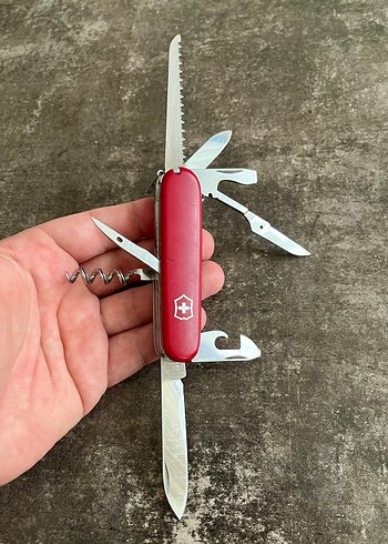 Kırmızı Çok Fonksiyonlu Victorinox Cep Çakısı