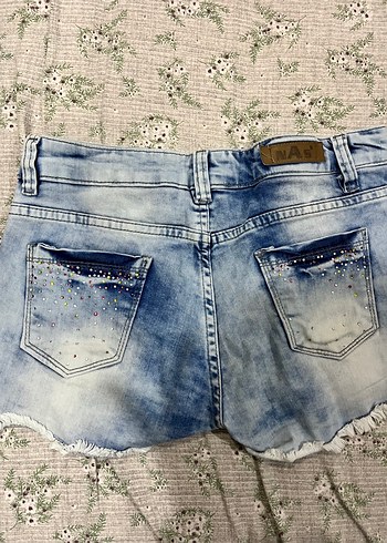 Pul İşlemeli Mini Kot Şort - Görsel 2