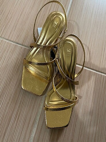 Zara dore sandalet