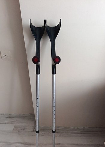 Ayarlanabilir Gri Koltuk Değneği Seti