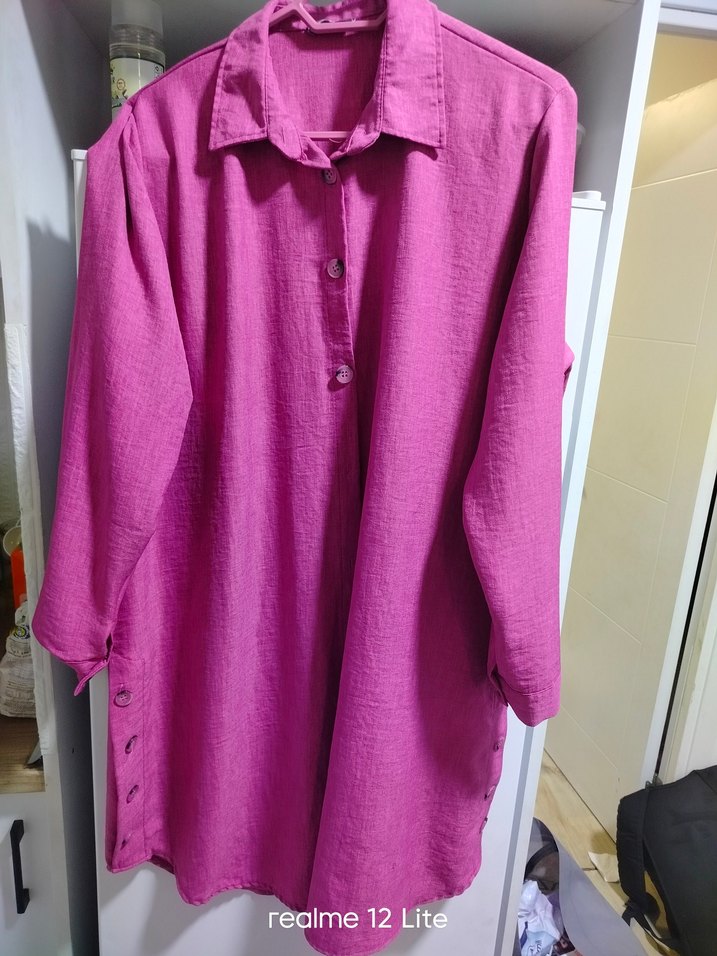 Düğmeli Pembe Uzun Kadın Tunik
gögüs 60
boyu 94 - Görsel 3