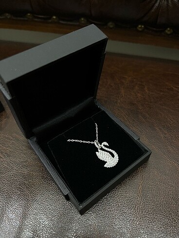 Beden Swarovski Swan kuğu kolye
