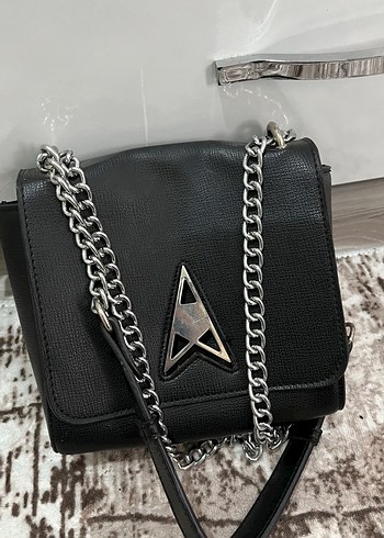 Zincir Detaylı Siyah Deri Kadın Çanta - Görsel 2