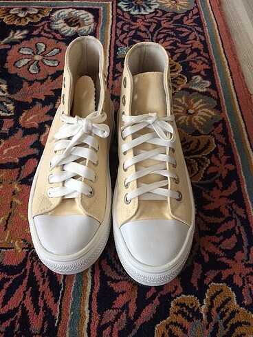 Yüksek taban converse