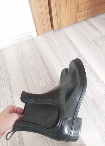 37 Beden siyah Renk Rugan kadın yarım bot
