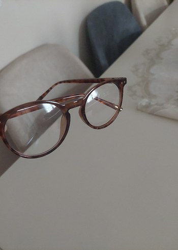 Şeffaf camlı kahverengi minimal gözlük - Görsel 6
