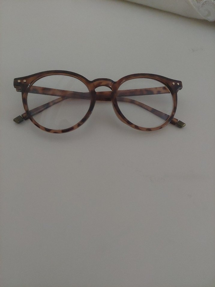 Şeffaf camlı kahverengi minimal gözlük - Görsel 4