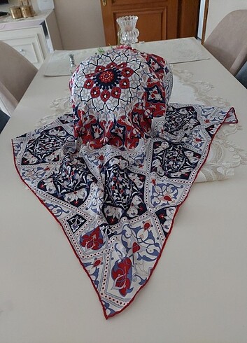 Beden lacivert Renk İpek eşarp