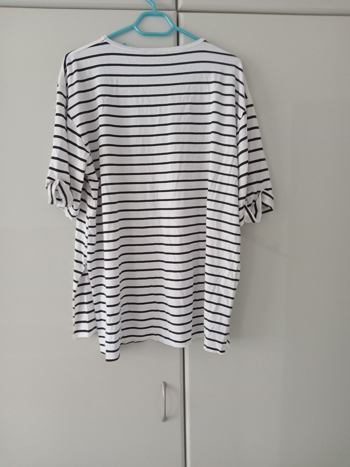 Gri Çizgili Kadın Tişört - Görsel 2
