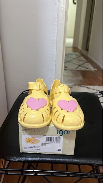 25 Beden İgor gloss sandalet