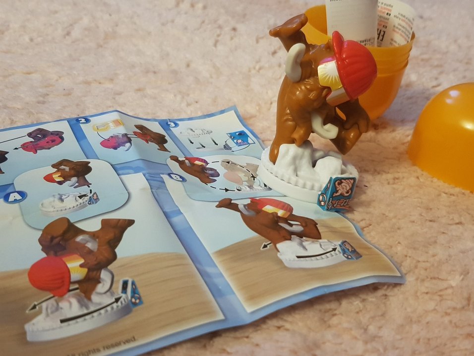 Kinder Maxi 2026 Yılbaşı Mamut Serisi - Dansçı - Görsel 2