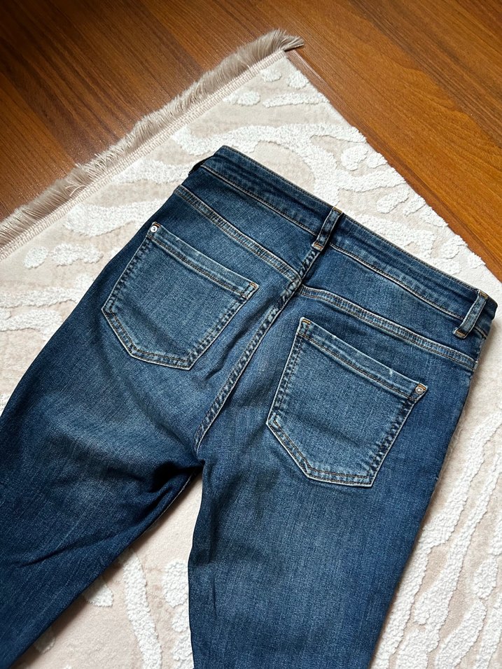 Mavi Yüksek Bel Dar Kesim Jean — görsel 8/9