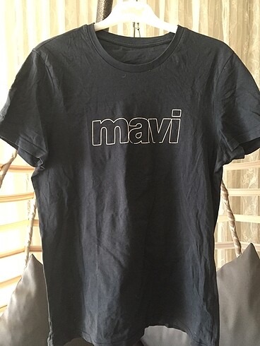 mavi tişört