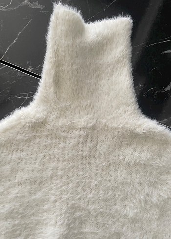 Beyaz Kürklü Balıkçı Yaka Kadın Kazak - Görsel 2