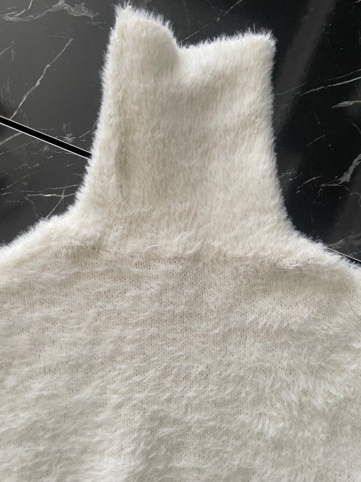 Beyaz Kürklü Balıkçı Yaka Kadın Kazak - Görsel 2