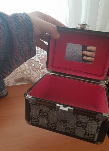Makyaj çantası