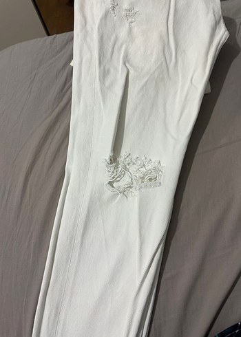 m Beden beyaz Renk Bershka mom jean