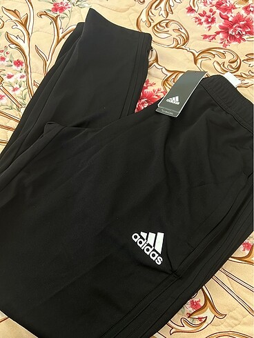 Etiketli adidas eşofman