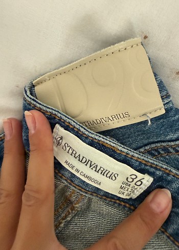 36 Beden mavi Renk Stradivarius d98 vintage efektli straight jean
