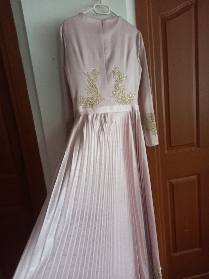 Bej Dantel İşlemeli Uzun Kollu Uzun Elbise - Görsel 3