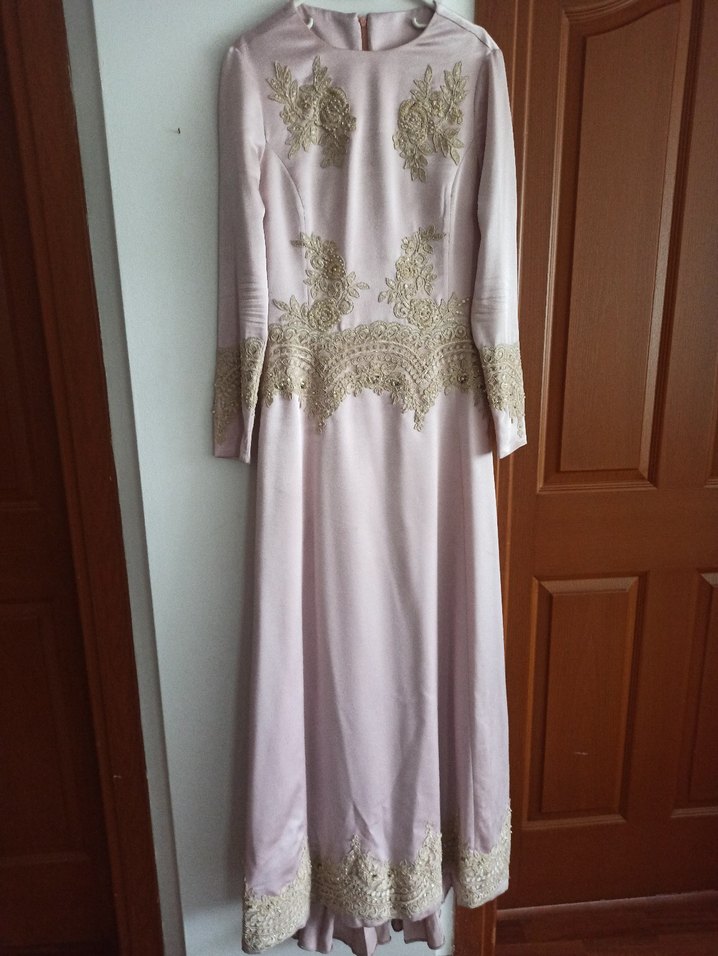 Bej Dantel İşlemeli Uzun Kollu Uzun Elbise - Görsel 2