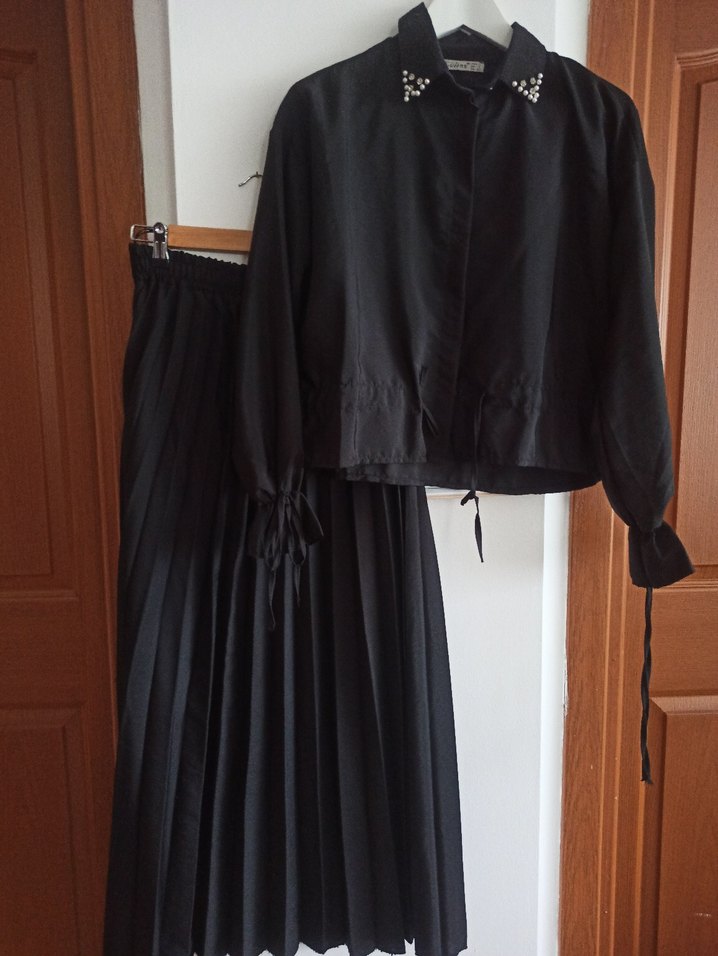 Siyah Uzun Piliseli Gotik Kadın Takım - Görsel 2