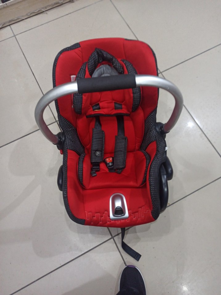 Kırmızı Bebek Oto Koltuğu - Görsel 2