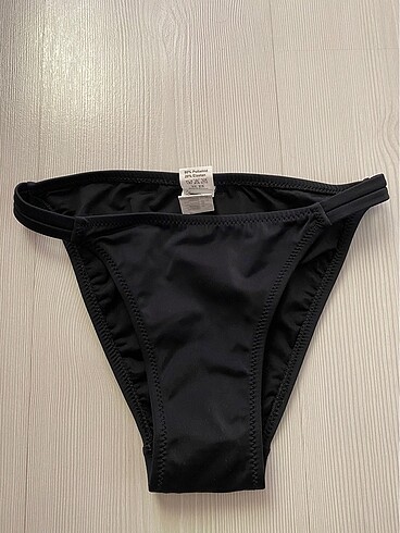 Siyah bikini altı