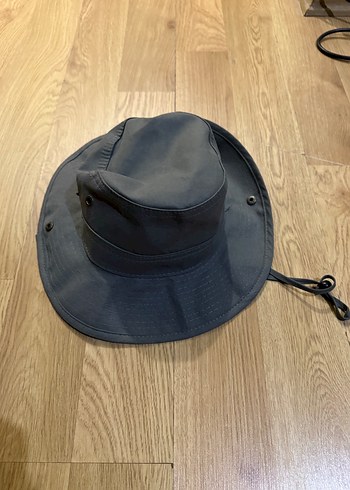 Gri Kadın Sokak Stili Kemerli Şapka - Görsel 2