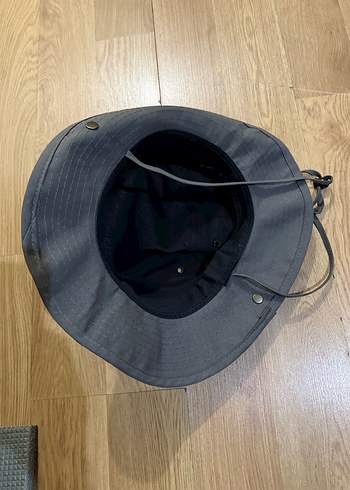 Gri Kadın Sokak Stili Kemerli Şapka - Görsel 3