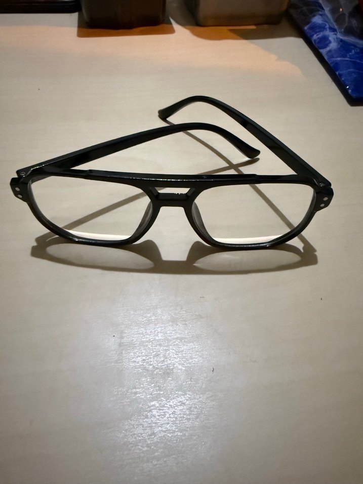 Şeffaf Siyah Kadın Gözlüğü - Görsel 3