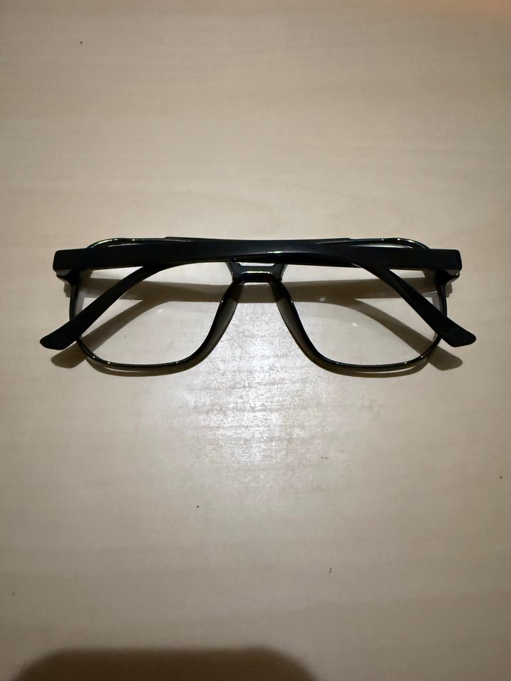 Şeffaf Siyah Kadın Gözlüğü - Görsel 2