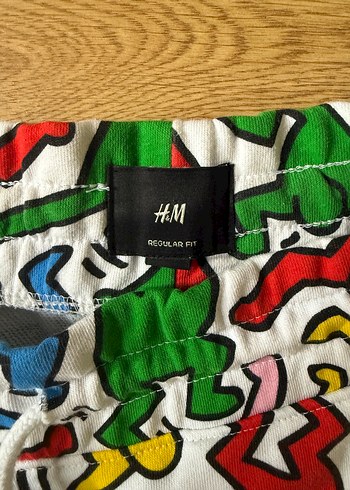 H&M Renkli Pop Kültür Baskılı Erkek Mini Şort