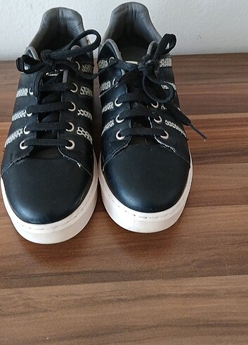 inci İnci sneaker