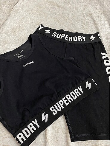 s Beden Superdry tayt ve crop üst takım