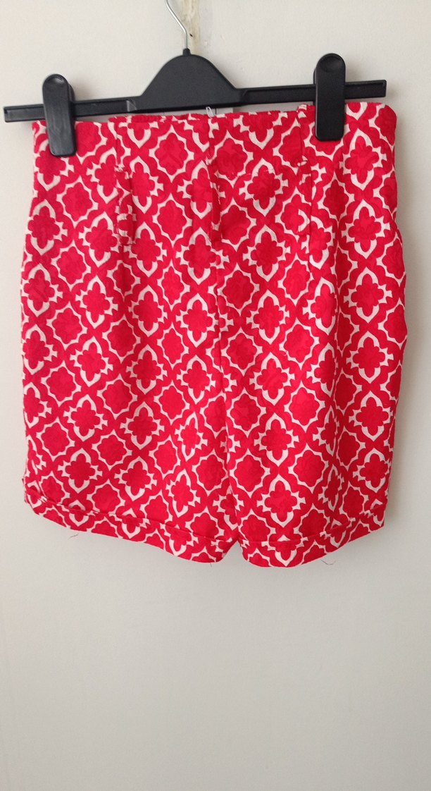 Kırmızı Desenli Piliseli Mini şort - Görsel 3