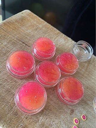 Lip scrub