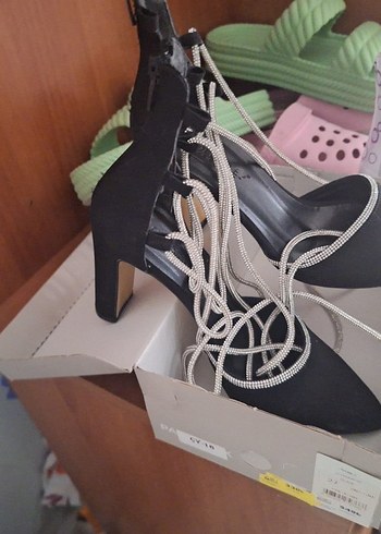 Diğer Siyah Stiletto Bağcıklı Topuklu