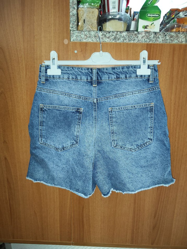 Yırtık detaylı Mavi Mini Denim Şort 38 trendyol - Görsel 2