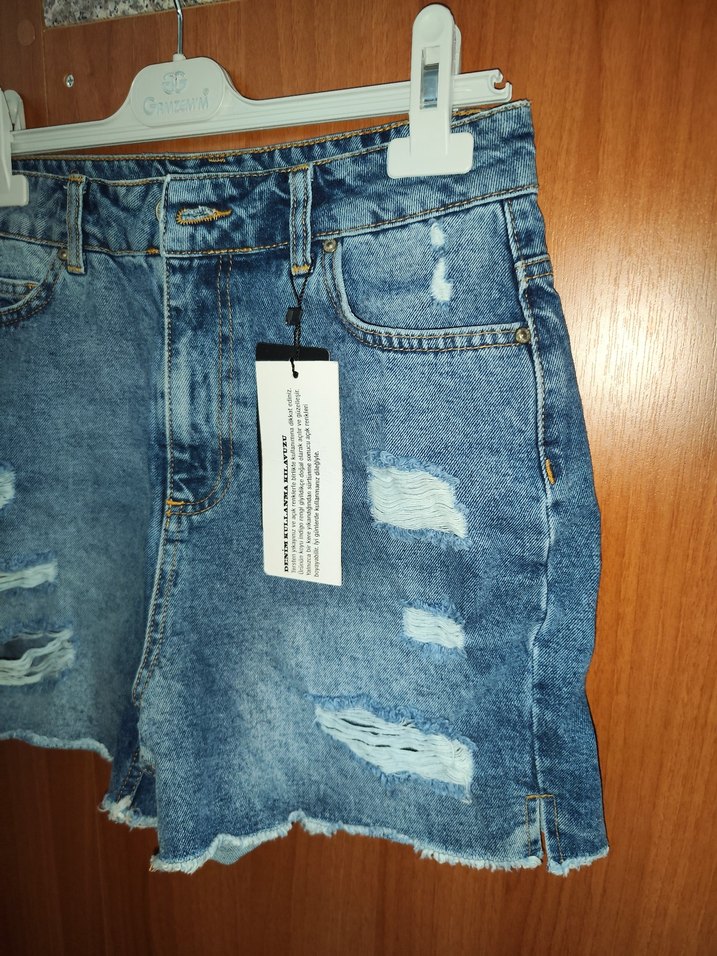 Yırtık detaylı Mavi Mini Denim Şort 38 trendyol - Görsel 4