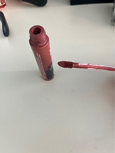  Beden The balm mat ruj