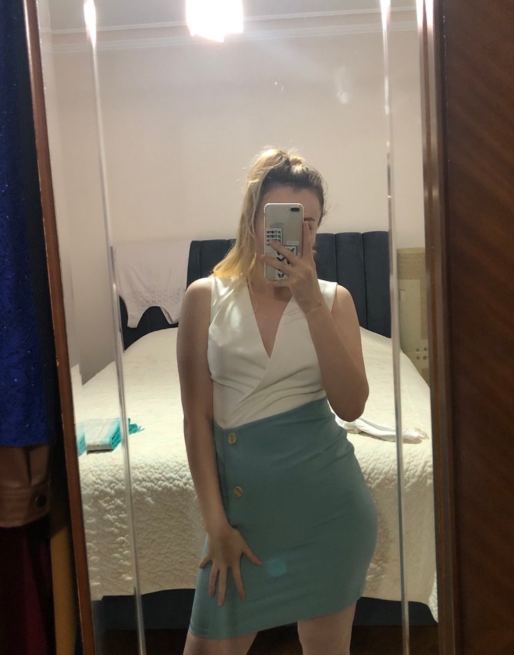 V Yaka Kolsuz Düğmeli Uzun Kadın Elbise - Görsel 4